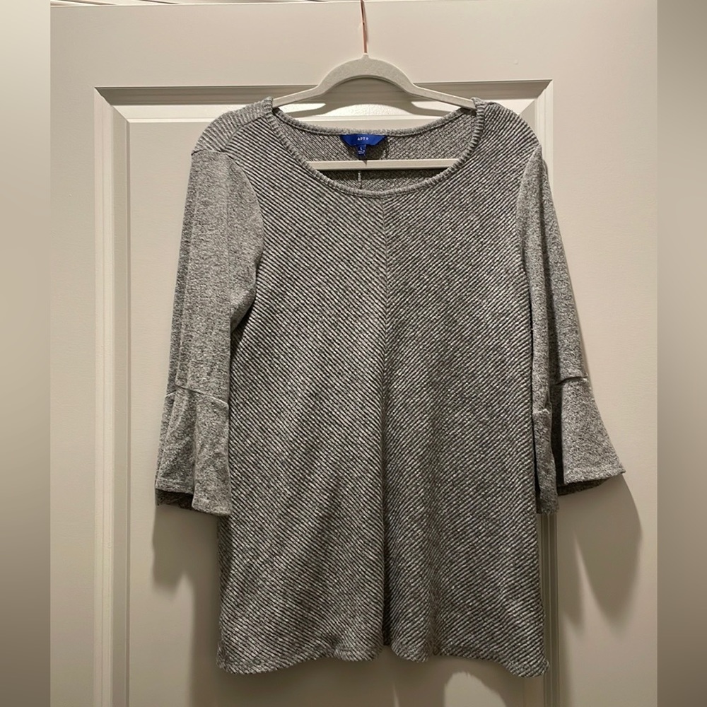 Apt 9 Gray Size Large/Med Tulip sleeves
